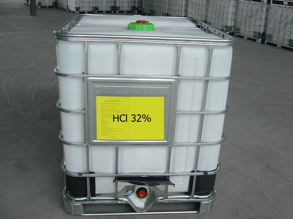Bảo quản Axit Clohydric HCl 32% đúng tiêu chuẩn an toàn tại kho Hóa Chất Doanh Tín.