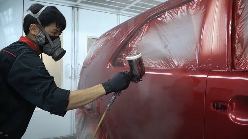 Butyl Acetate là thành phần không thể thiếu trong sản xuất sơn ô tô cao cấp.