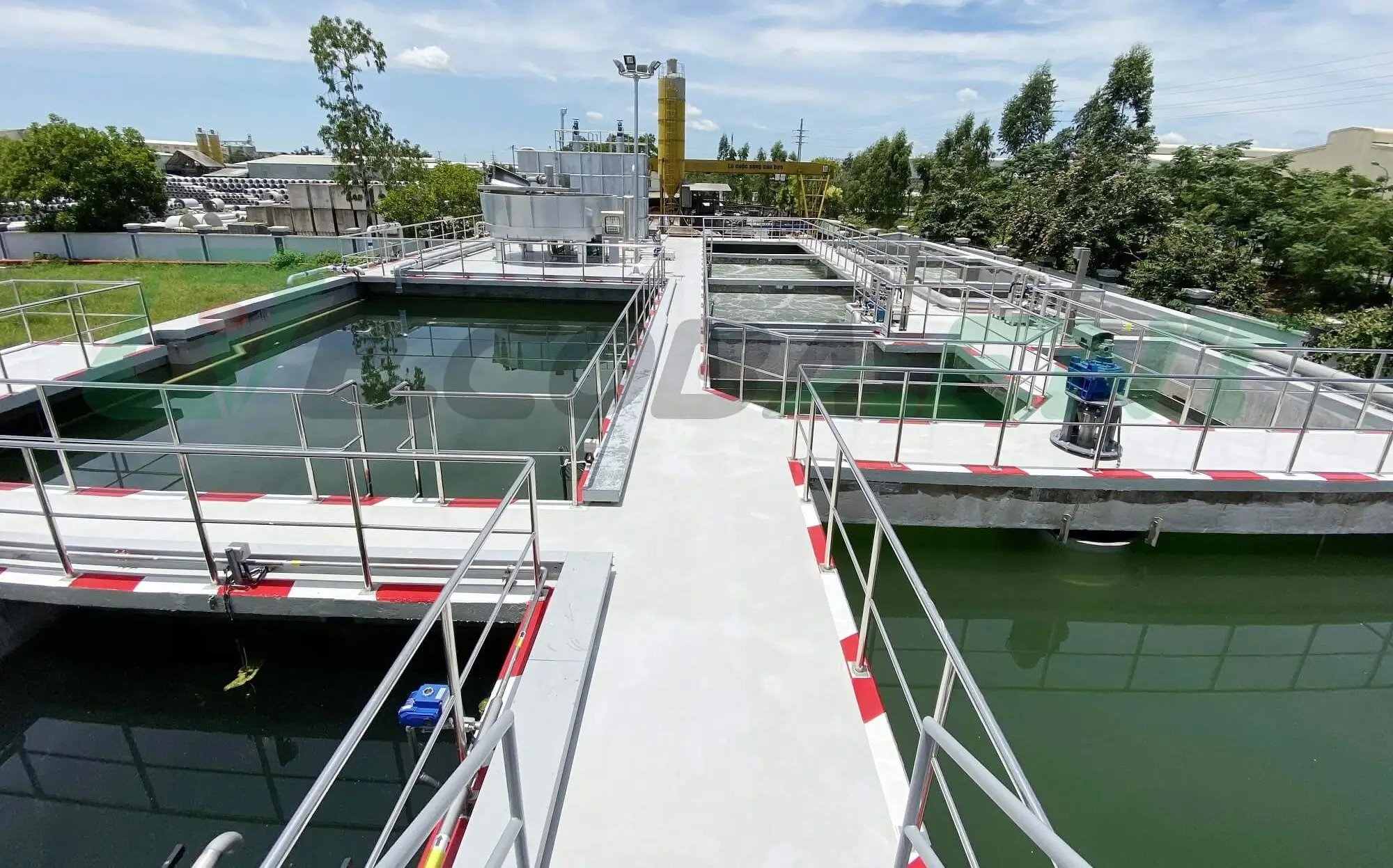Nhà máy xử lý nước sử dụng chlorine công nghiệp.