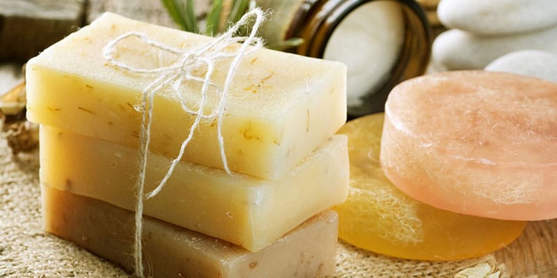 Những bánh xà phòng thủ công đẹp mắt được làm từ Sodium Oleate nguồn gốc thực vật.