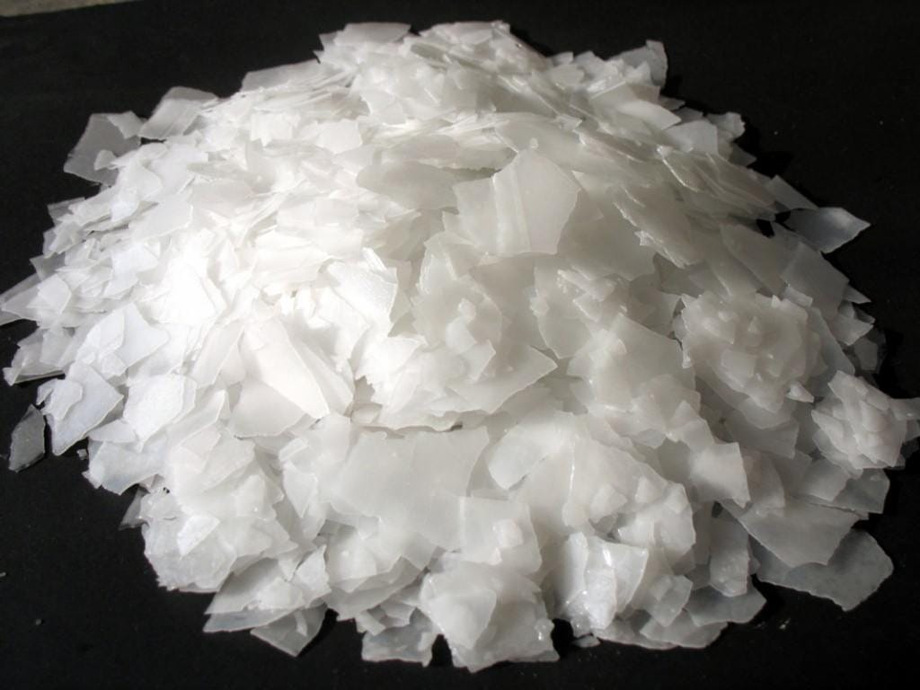 Các bao xút vảy (Natri Hydroxide) công nghiệp